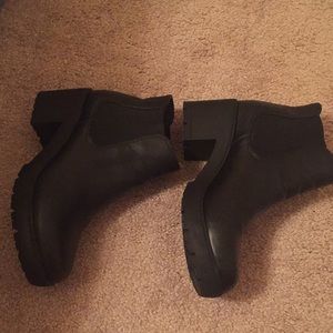STEVE MADDEN ROMMAN BOOTIES